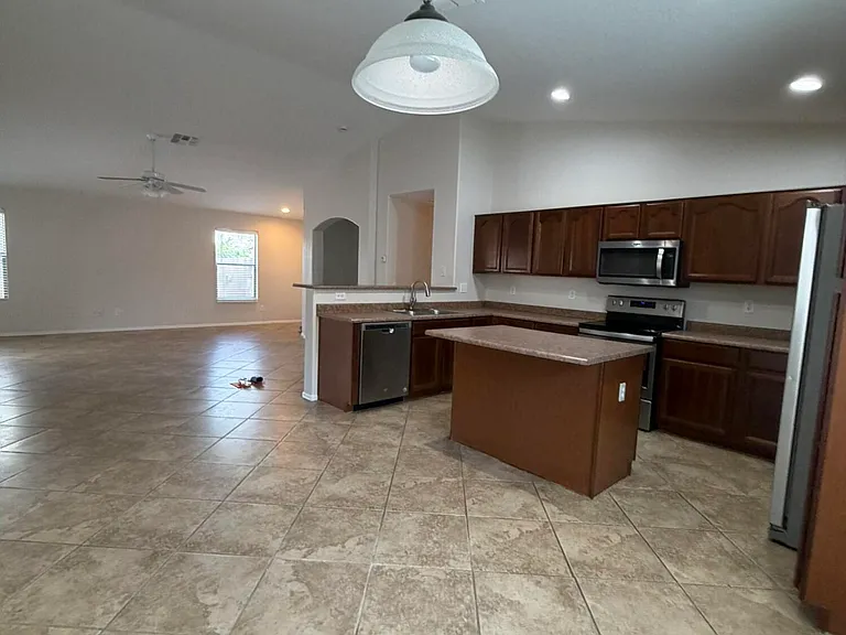 352 W Gascon Rd — Photo 4