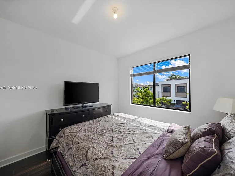 20674 NE 2nd Ct — Photo 32
