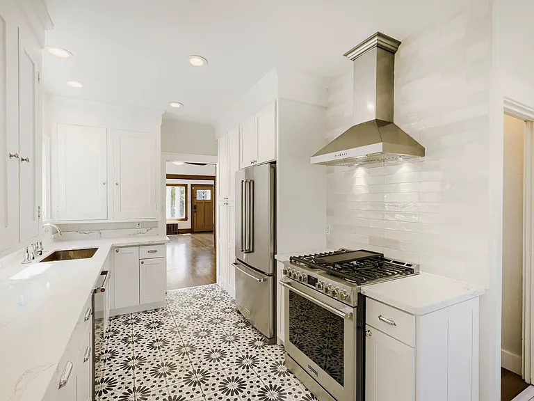 2724 W Blaine St — Photo 8