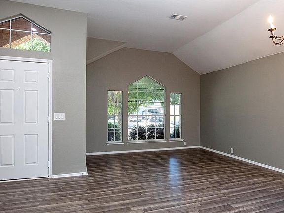 4th image of 943 Zachary Dr