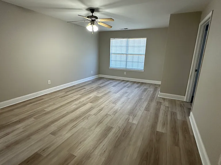 500 Stonehaven Cir #501 — Photo 7