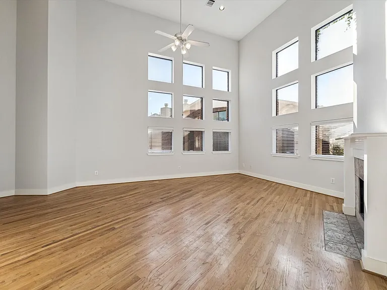 9710 Riddlewood Ln — Photo 3