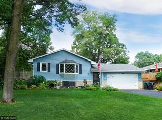 7738 Knollwood Dr, Mounds View, MN 55112