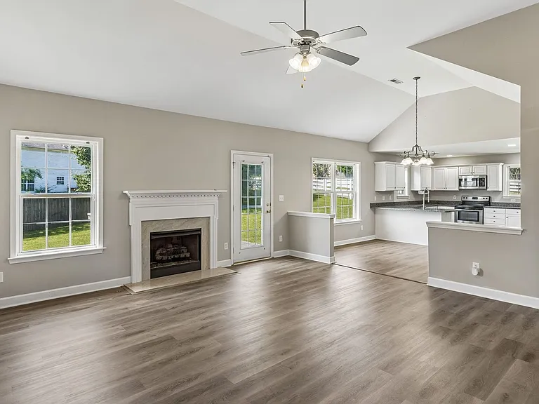 2601 Danbury Cir — Photo 15