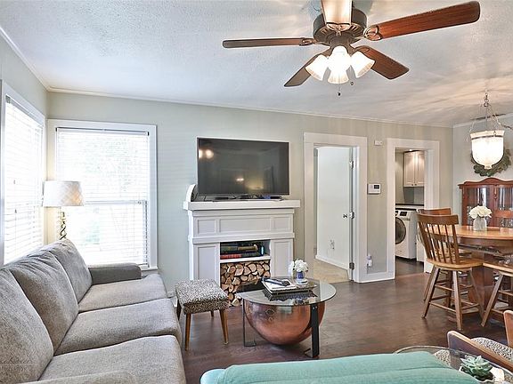 2nd image of 865 Davis Dr