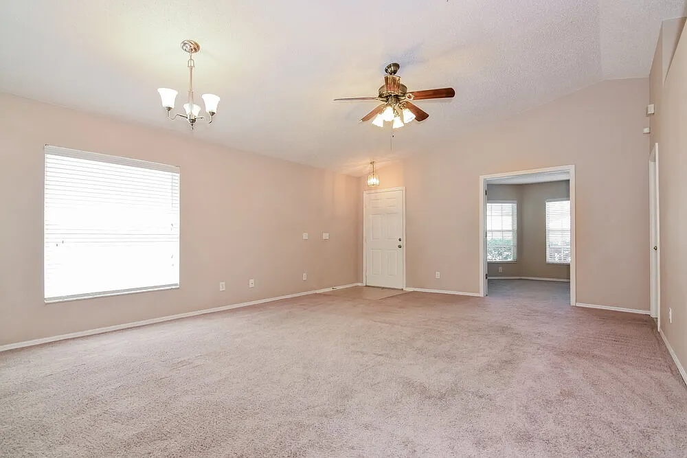 3 bed, 2.0 bath, 1456 sqft, $2,145 — Photo 4