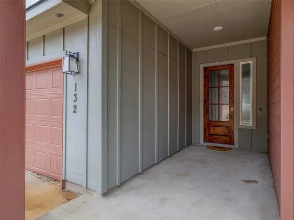 132 Kahalulu Dr, Bastrop, TX 78602