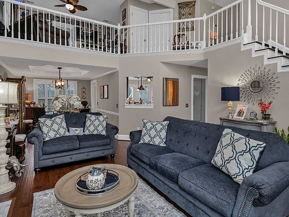 5th image of 821 Mallard Lakes Dr