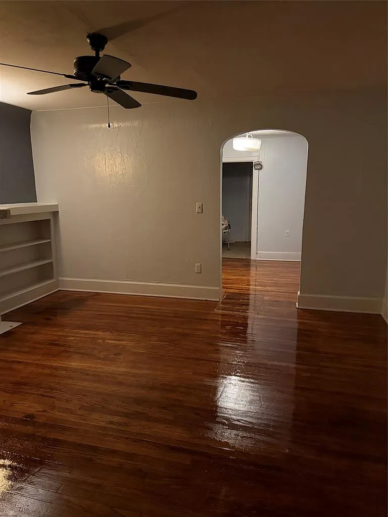 2 bed, 1.0 bath, 958 sqft, $1,300 — Photo 1