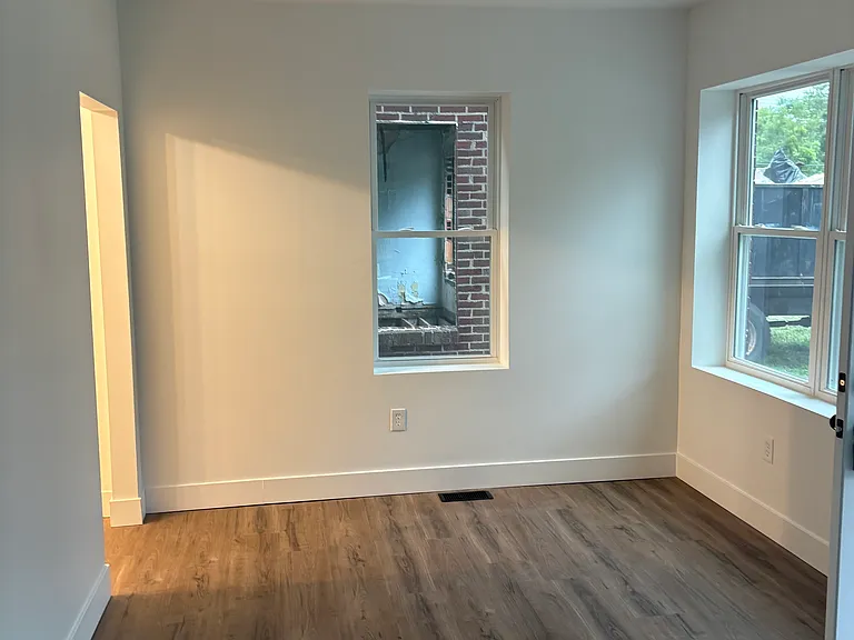 3957 Virginia St — Photo 8