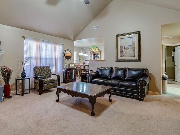 4th image of 825 Deer Lodge Ct