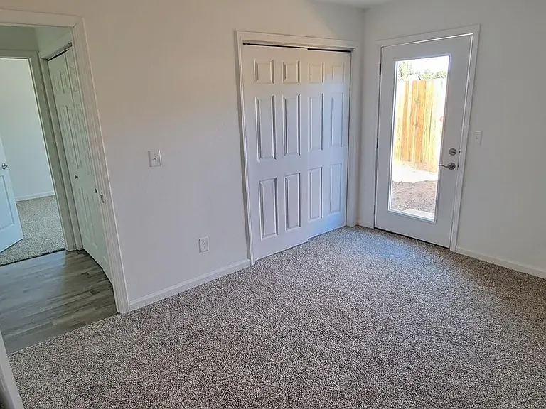 300 N Soderquist Rd #3 — Photo 11