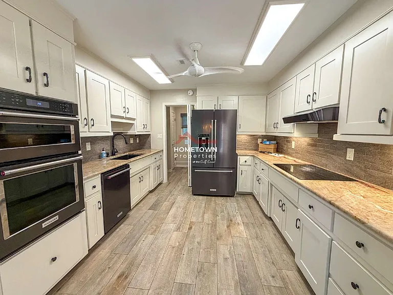 7707 Beechwood Dr — Photo 10
