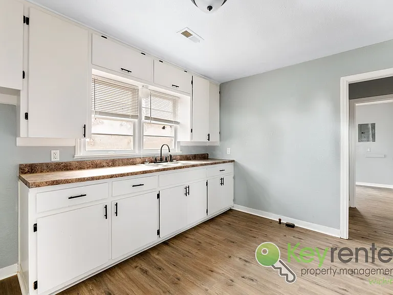 1338 N Volutsia Ave — Photo 8
