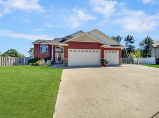 2503 Heritage Dr, Minot, ND 58703