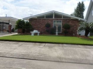 725 Huckleberry Ln, Gretna, LA 70056
