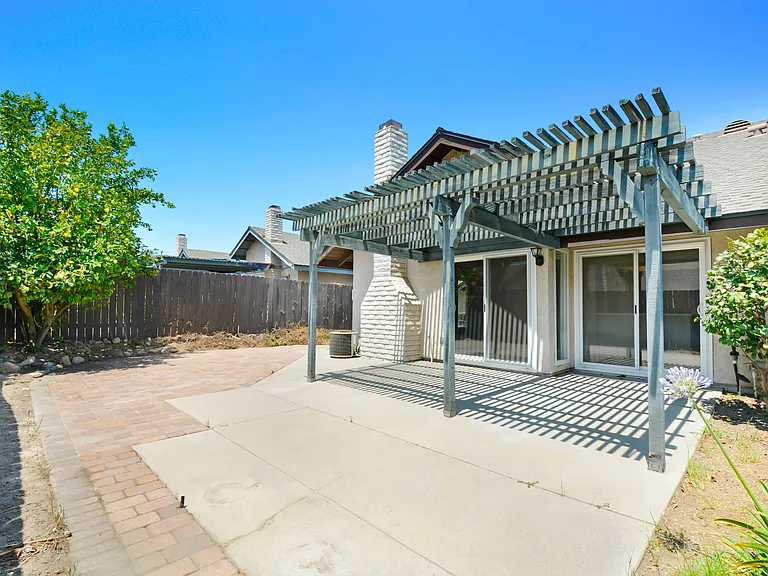 8555 Sandalwood Ct — Photo 13