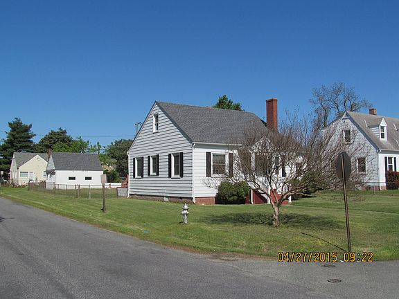 4th image of 2100 Pinetree Dr