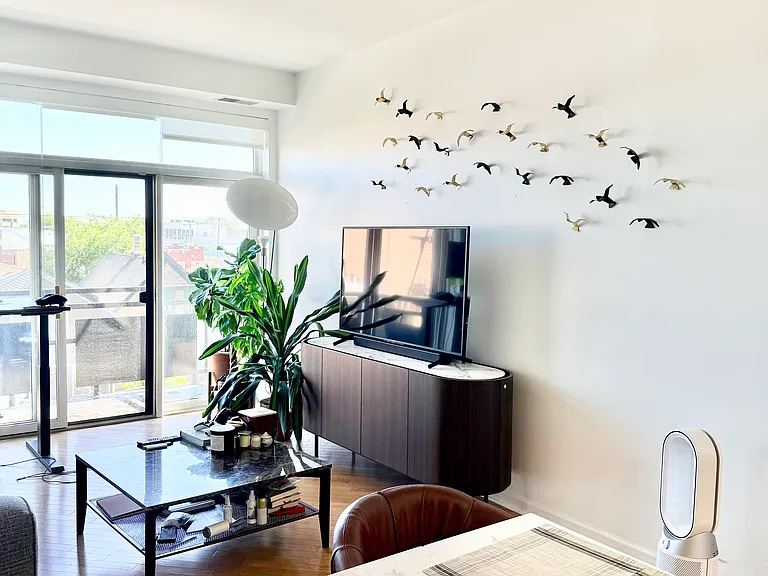 2317 W Wolfram St #413 — Photo 12