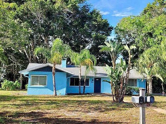 2nd image of 476 Poincianna Dr
