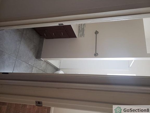 3rd image of 1085 S Sunshine Ave