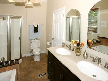 Continental Master Bath w/Deep, Jetted Tub