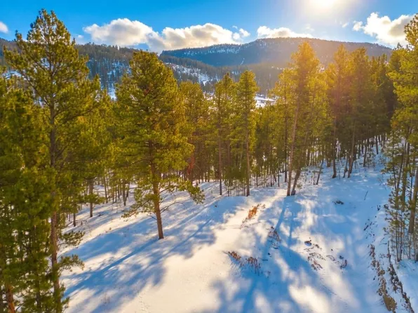 7 Wilderness Trl, Newcastle, WY 82701