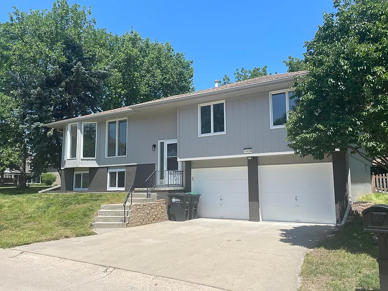 14928 Seward Plz — Photo 2
