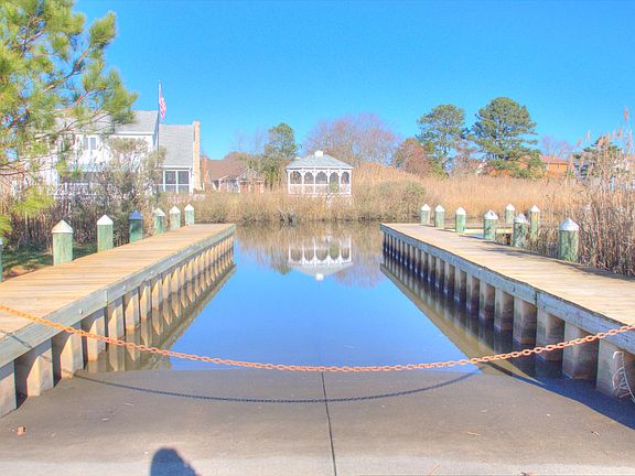 3rd image of 34 Pier Point Dr
