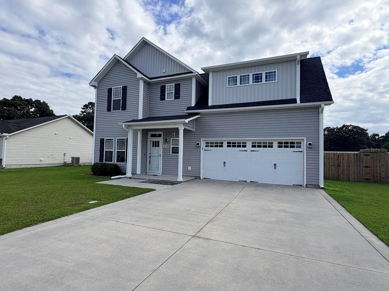 3 bed, 2.5 bath, $1,900 — Photo 1