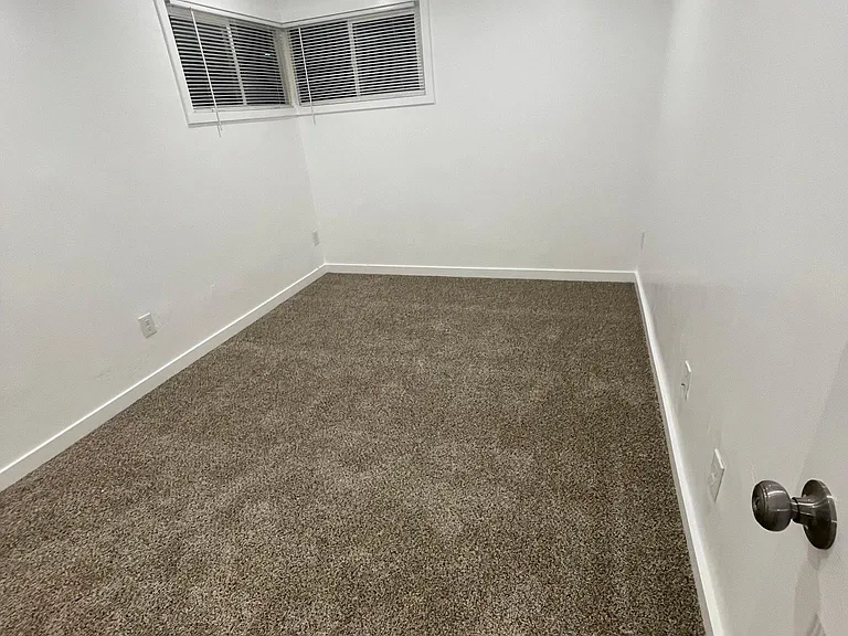 2202 E Hugo Ave — Photo 10
