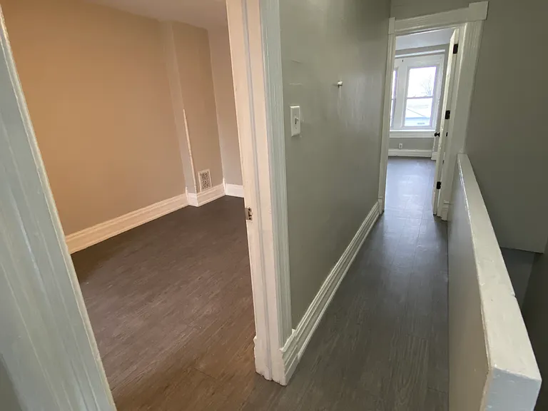 318 N 14th St — Photo 15