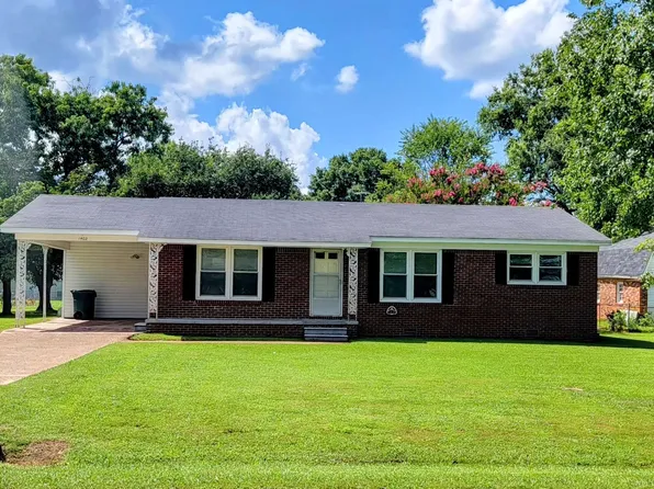 1402 Vista Cir, Tuscumbia, AL 35674