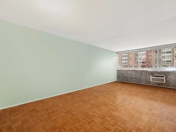 595 Main Street image 3 of 6