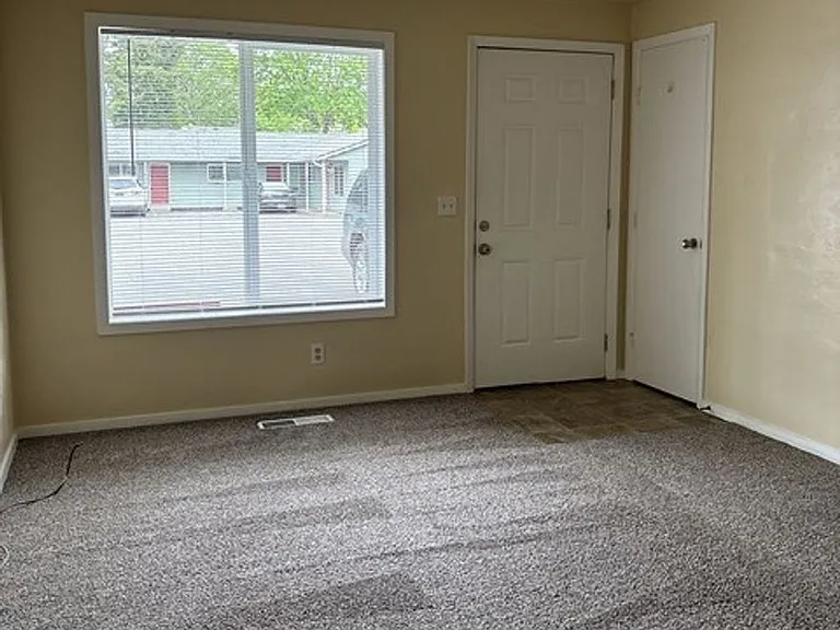 4352 10th Ct SE — Photo 5