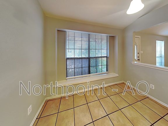 5th image of 430 Vincent St