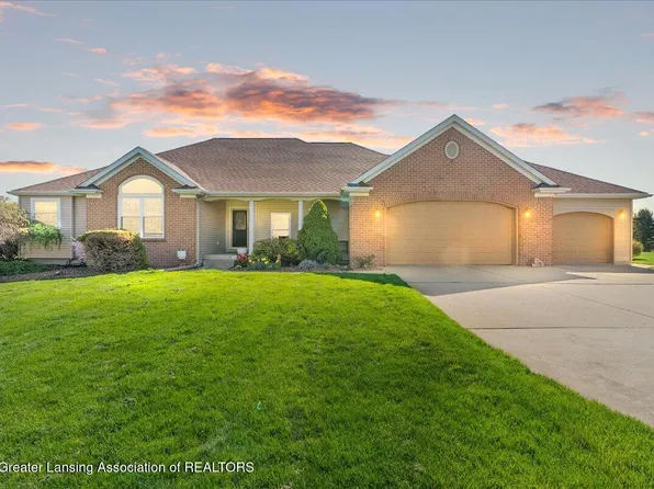 1266 Nicholas Ln, Charlotte, MI 48813