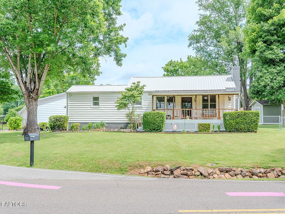 1st image of 213 Colonial Dr