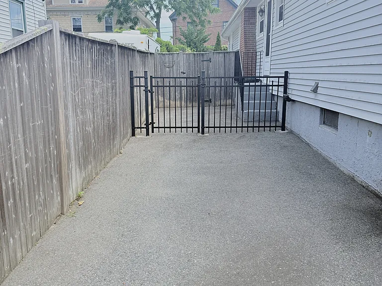25 1/2 Thurston Ave #B — Photo 30
