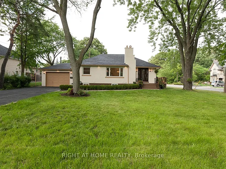 1627 Glenburnie Rd — Photo 1