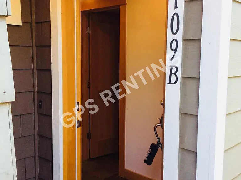 2109 15th Ave S #B — Photo 2