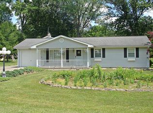 102 Bel Air Dr, Loogootee, IN