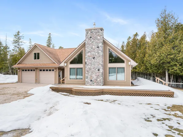27 N Three Mile Rd, Hessel, MI 49745