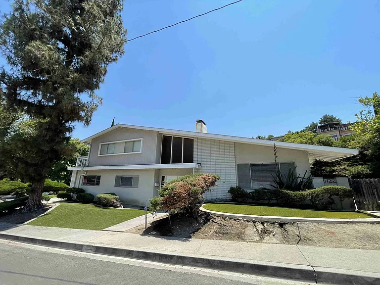 22236 San Miguel St — Photo 2