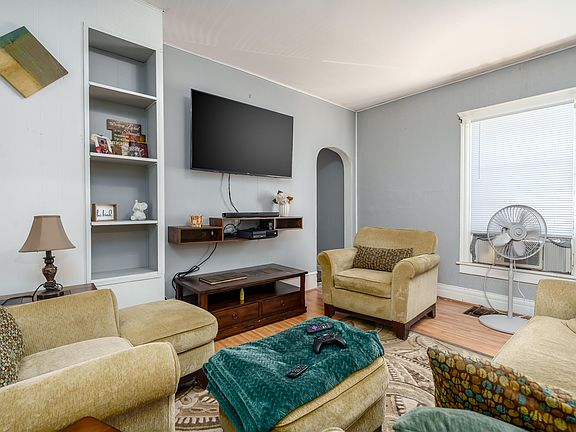 2nd image of 702 Michigan Ave E
