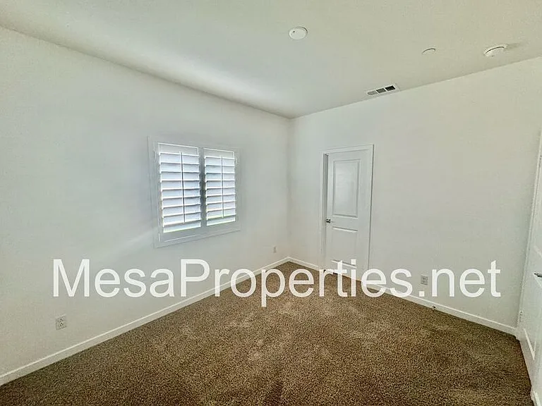 5229 Jarvis Ln — Photo 9
