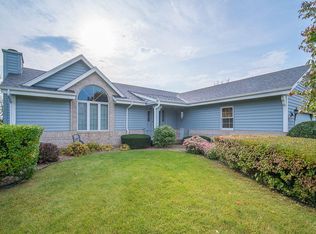 W147N6946 Woodland Dr, Menomonee Falls, WI 53051