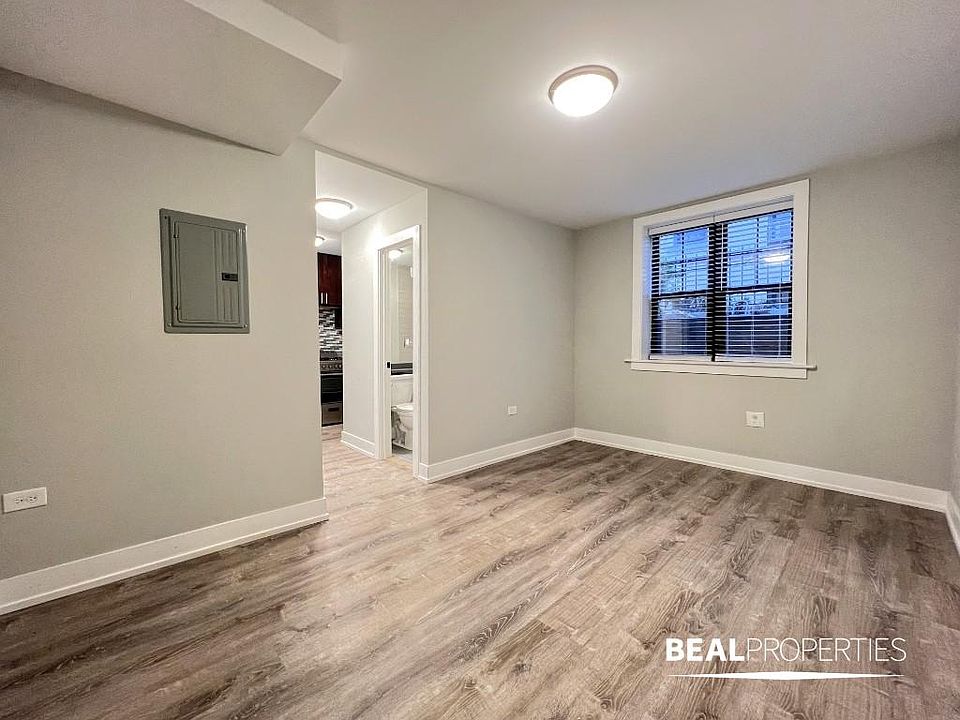 1st image of 433 W Belden Ave #100