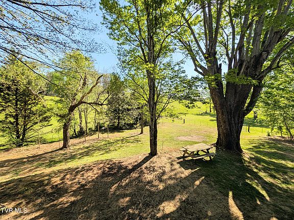 3rd image of 139 Bill Bennett Rd