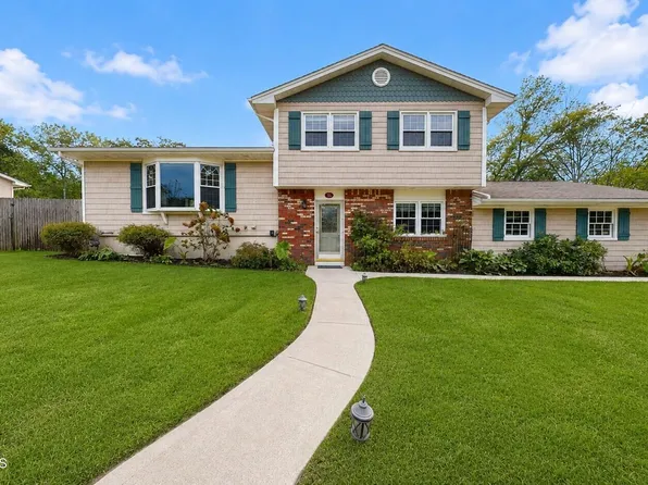 35 Redwood Drive, Toms River, NJ 08753